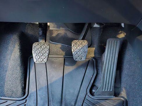 Used 2016 MAZDA MAZDA3 i Touring w/ Popular Equipment Package image 18