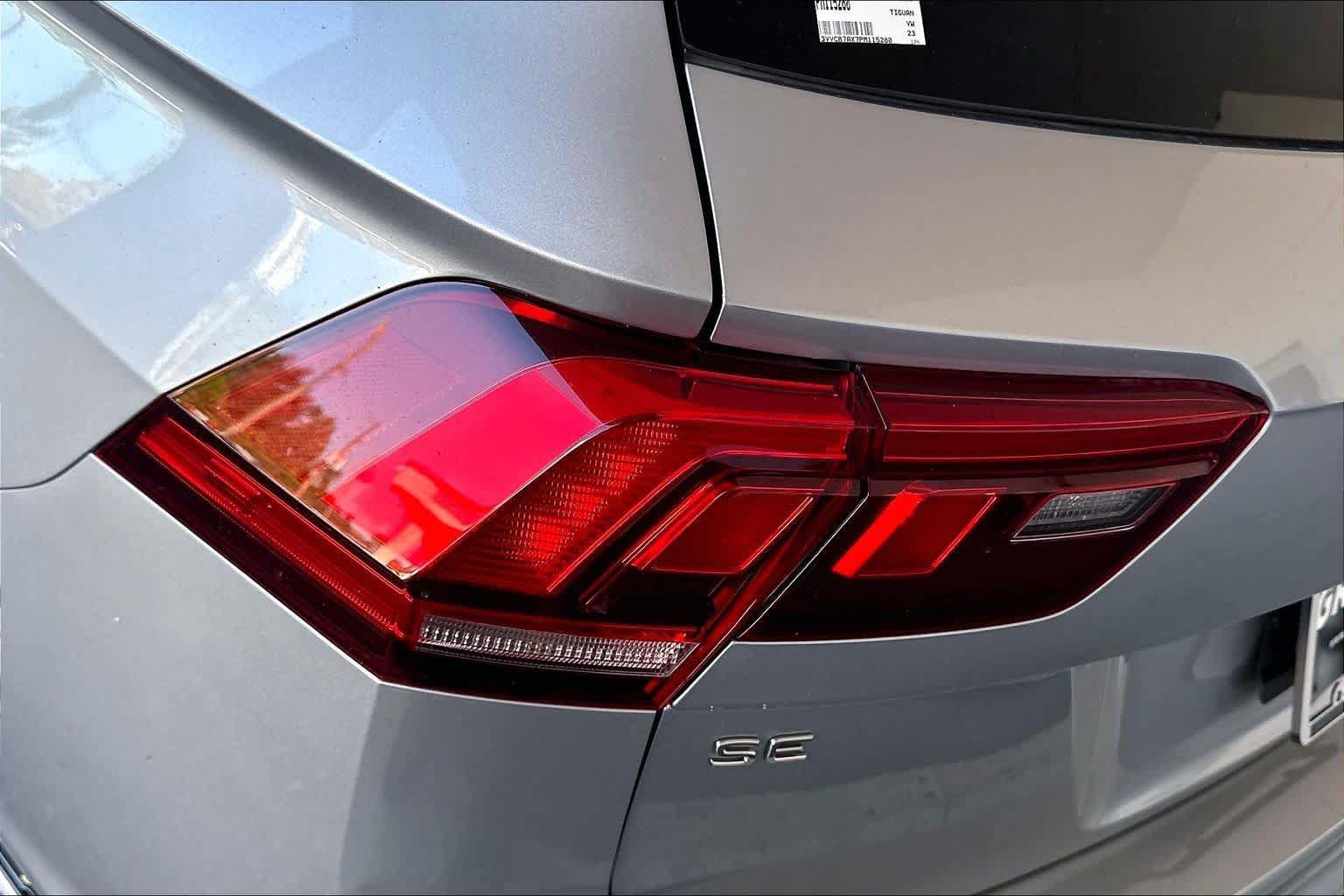 Used 2023 Volkswagen Tiguan SE R-Line FWD image 30