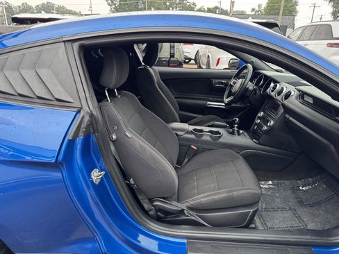 Used 2017 Ford Mustang Coupe RWD image 31