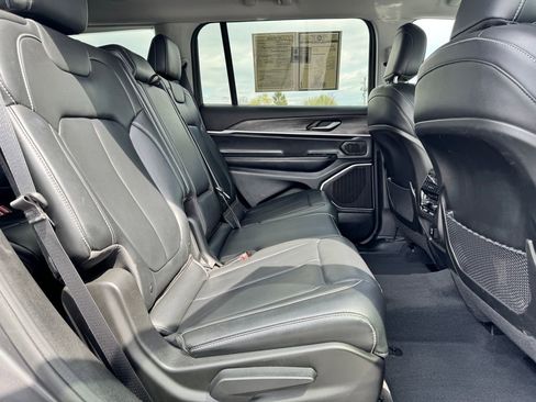 Used 2022 Jeep Grand Cherokee L Limited AWD/4WD image 14