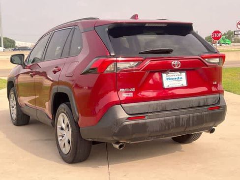 Used 2021 Toyota RAV4 LE FWD image 5