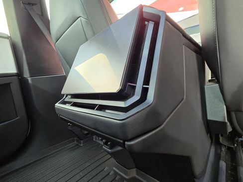 Used 2024 Tesla Cybertruck AWD Crew Cab image 23