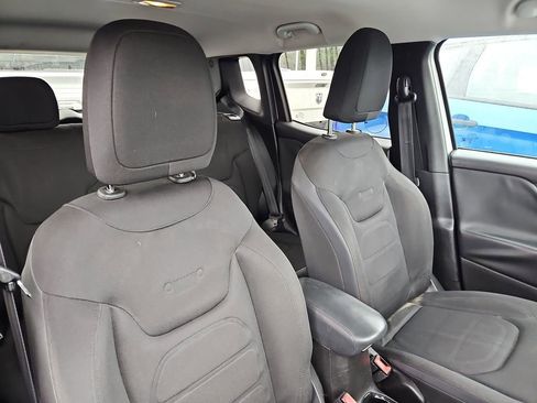 Used 2017 Jeep Renegade Altitude image 9