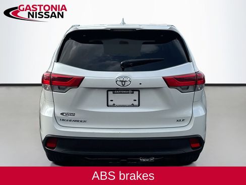 Used 2019 Toyota Highlander XLE FWD image 7
