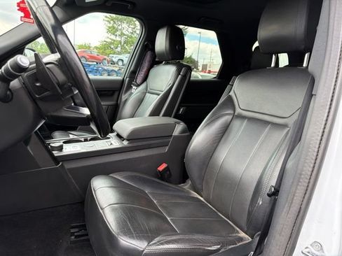 Used 2020 Land Rover Discovery SE AWD/4WD image 16