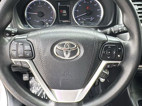 Used 2018 Toyota Highlander LE image 15
