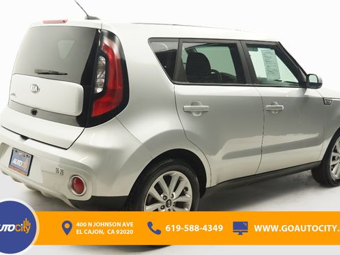 Used 2019 Kia Soul + image 6