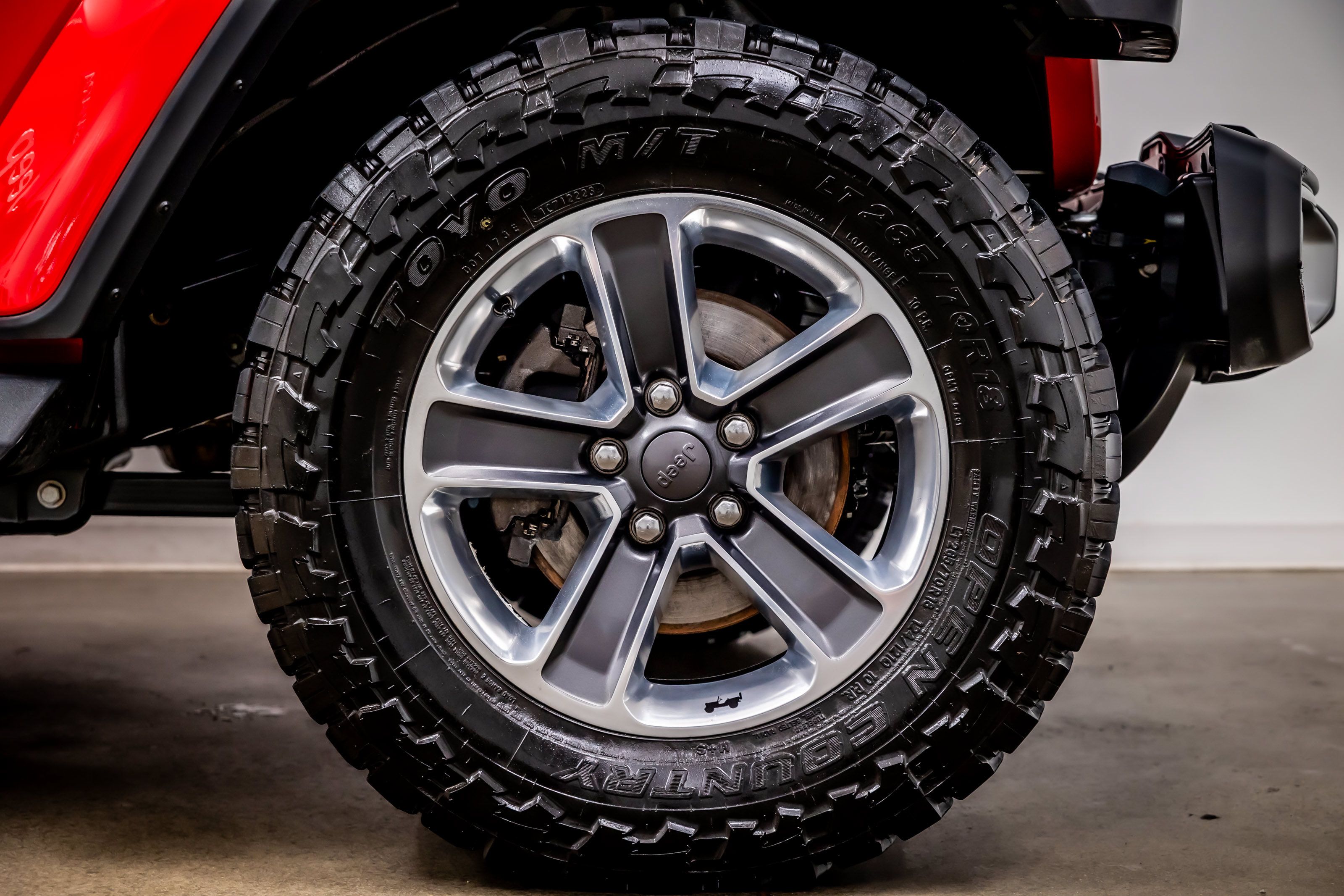 Used 2018 Jeep Wrangler Unlimited Sahara AWD/4WD image 37