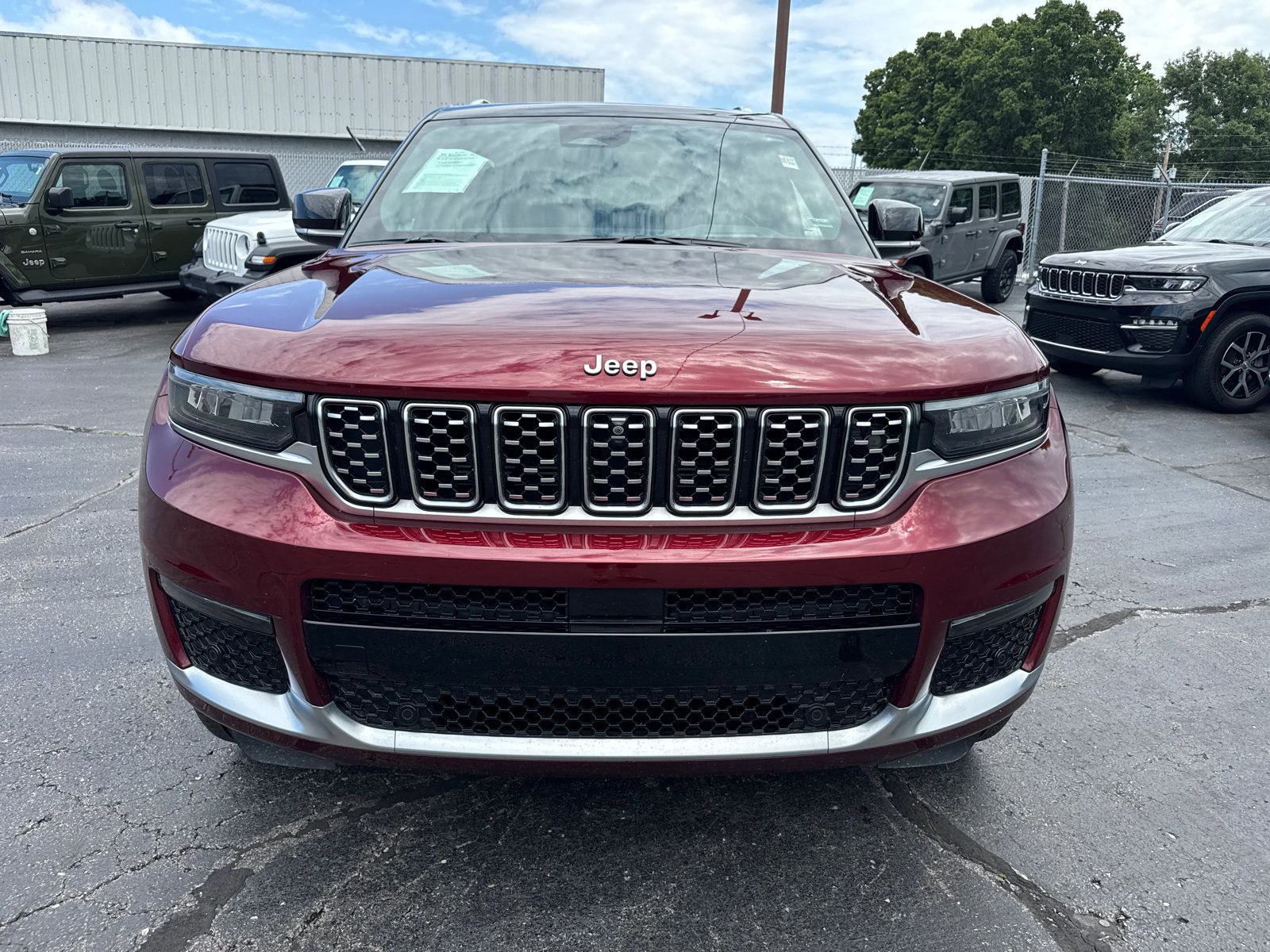 Used 2023 Jeep Grand Cherokee L Summit w/ Advanced Protech Group IV AWD/4WD image 2