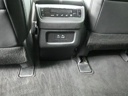 Used 2025 Nissan Pathfinder SL image 27