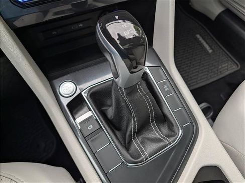Certified 2023 Volkswagen Tiguan SE w/ Panoramic Sunroof Package FWD image 33
