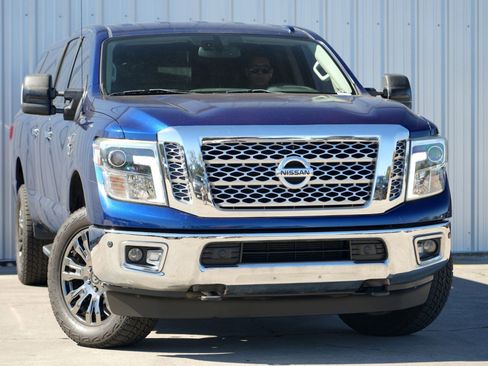 Used 2016 Nissan Titan SL image 2