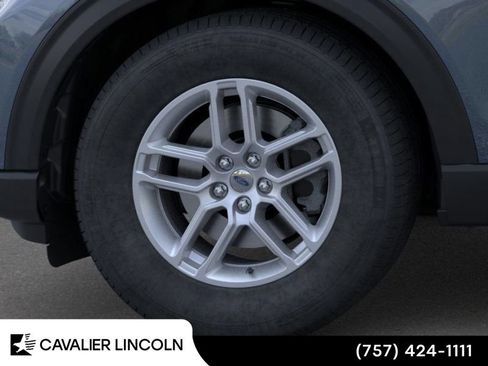 Used 2026 Ford Explorer Active AWD/4WD image 19