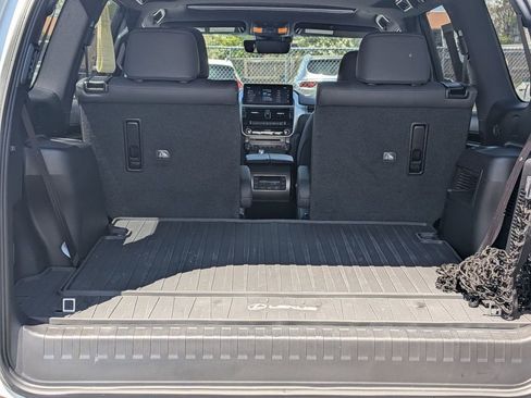 Used 2023 Lexus GX 460 Premium w/ Accessory Package AWD/4WD image 37