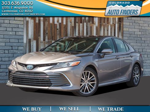 Used 2021 Toyota Camry XLE FWD image 1