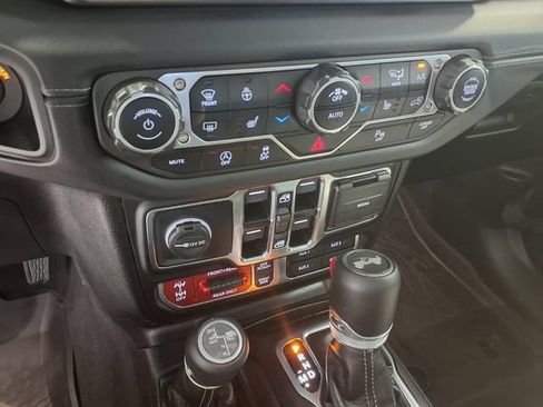 Used 2025 Jeep Wrangler Unlimited Rubicon AWD/4WD image 14