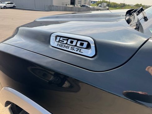 Used 2019 RAM 1500 Laramie AWD/4WD image 15