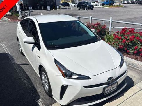 Certified 2019 Toyota Prius LE w/ Carpet Mat Package FWD image 1