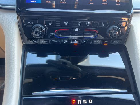 Used 2024 Jeep Grand Cherokee L Limited w/ Luxury Tech Group II AWD/4WD image 23