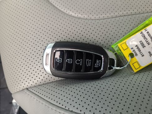 Used 2023 Hyundai Elantra Limited image 28