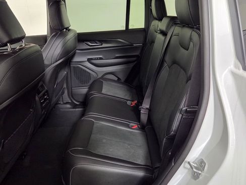 New 2025 Jeep Grand Cherokee Altitude image 29