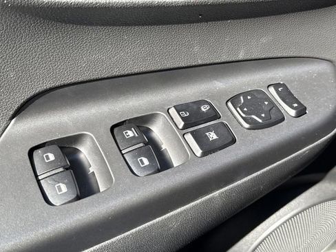 Used 2018 Hyundai Kona SE image 30