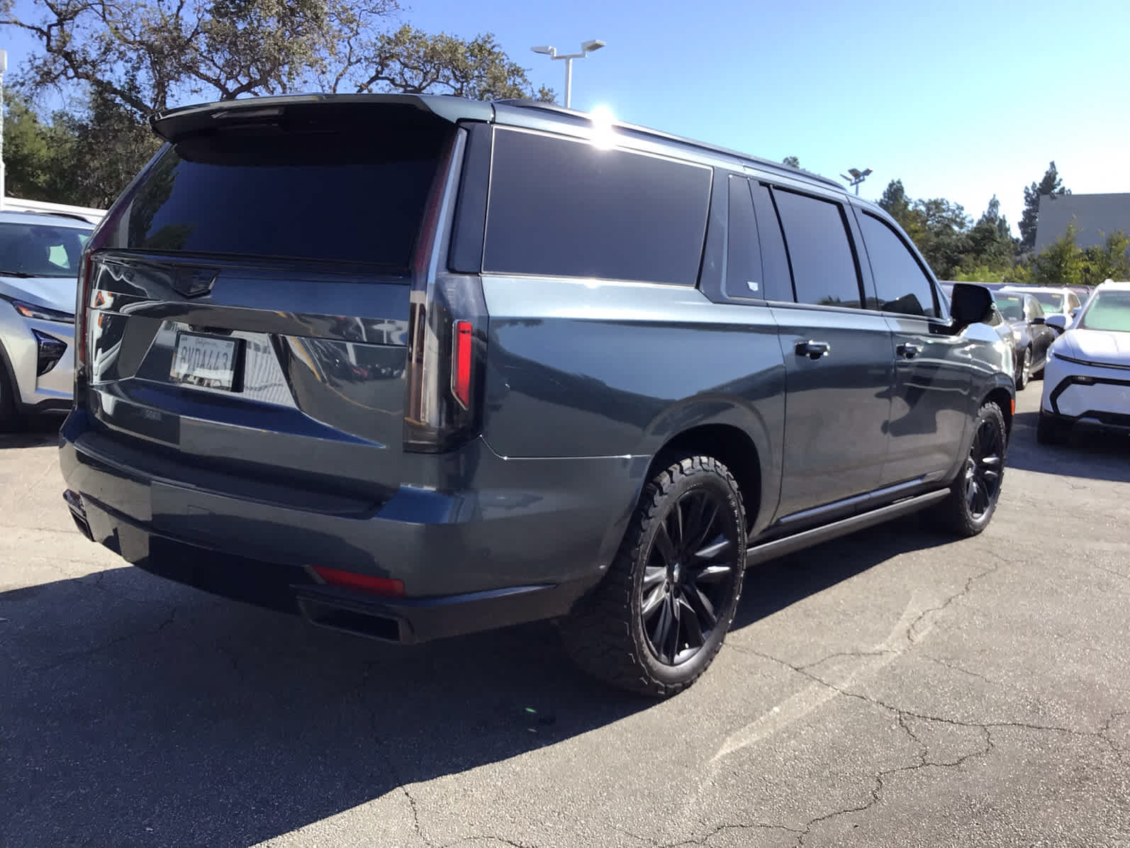 Used 2021 Cadillac Escalade ESV Sport Platinum AWD/4WD image 3