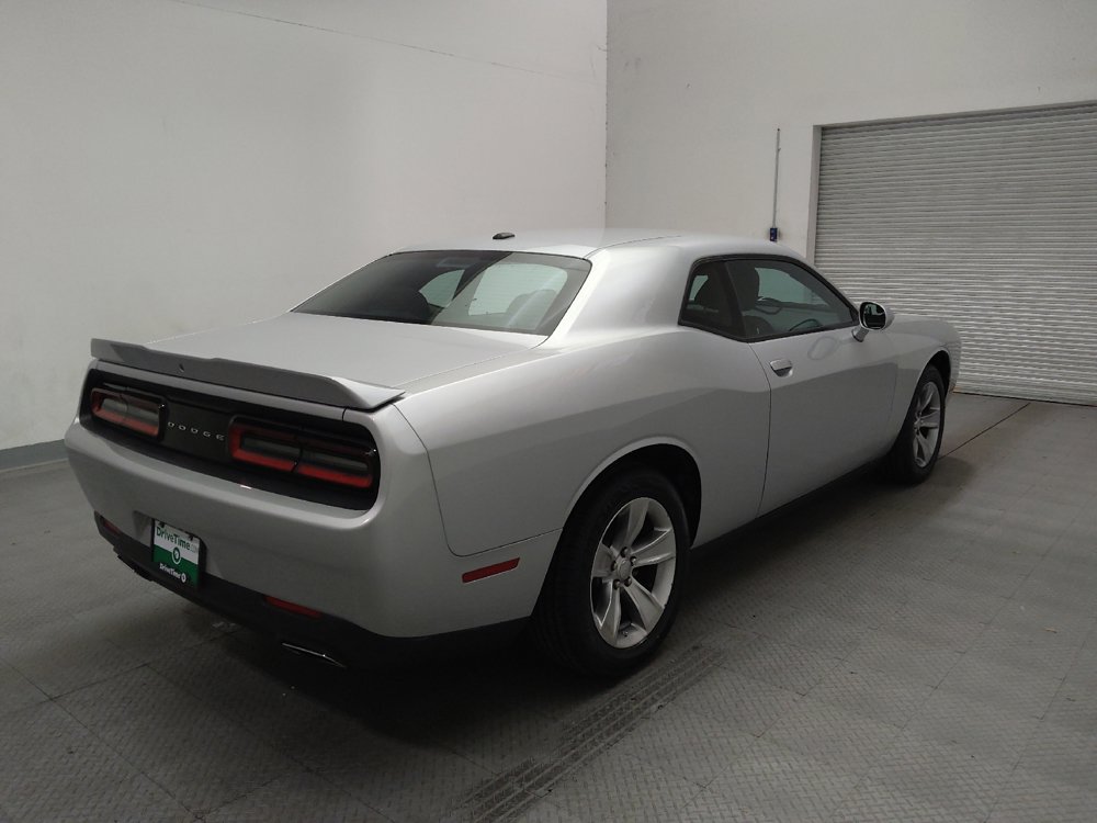 Used 2022 Dodge Challenger SXT RWD image 9