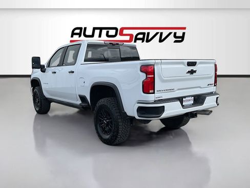 Used 2024 Chevrolet Silverado 2500 ZR2 w/ Technology Package AWD/4WD image 5
