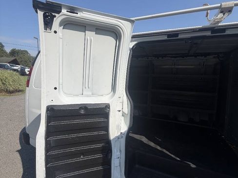 Used 2017 Chevrolet Express 2500 RWD image 16