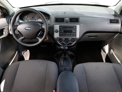 Used 2007 Ford Focus S FWD image 2