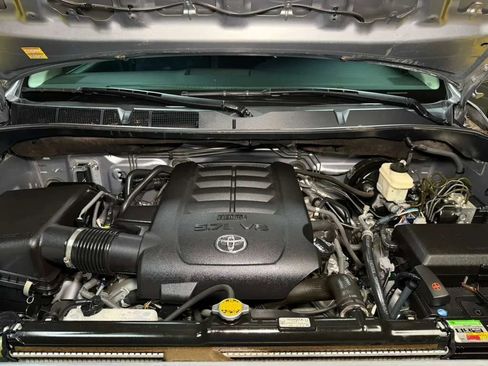 Used 2011 Toyota Tundra 4x4 CrewMax w/ Tow Pkg image 37