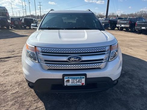 Used 2014 Ford Explorer XLT w/ Equipment Group 202A image 3