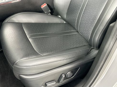 Used 2023 Kia Sorento SX image 19