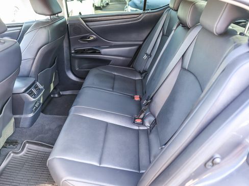 Used 2025 Lexus ES 300h w/ Premium Package FWD image 9