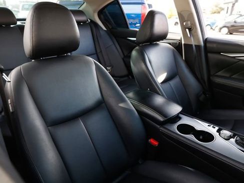 Used 2017 INFINITI Q50 Signature Edition w/ All Weather Package (L93) image 19