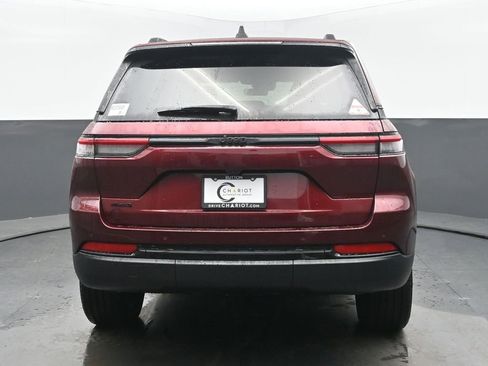 New 2025 Jeep Grand Cherokee Altitude image 5