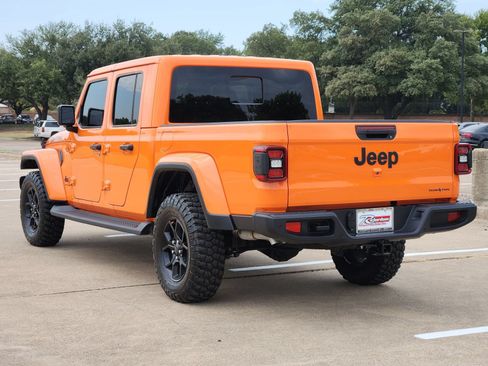 Used 2025 Jeep Gladiator Sport AWD/4WD image 4