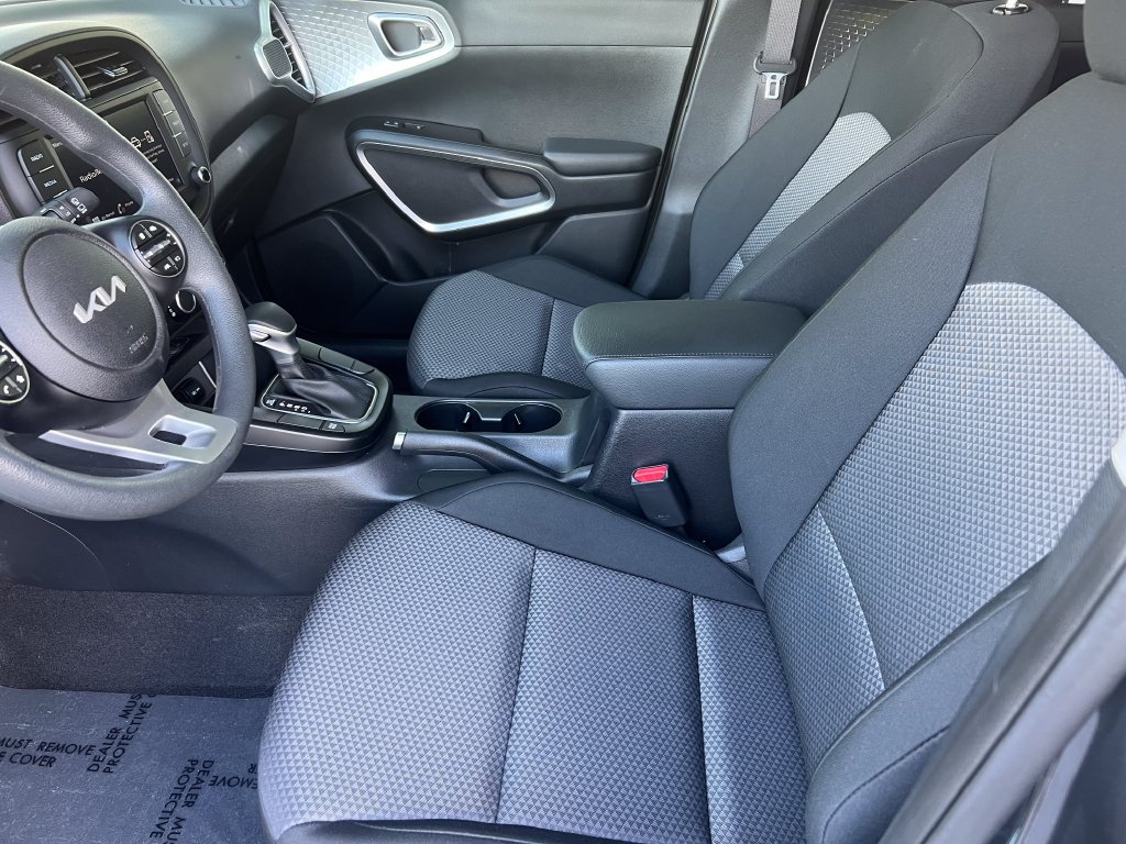 Used 2025 Kia Soul LX w/ LX Technology Package FWD image 10