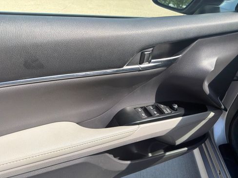 Used 2020 Toyota Camry XLE FWD image 14