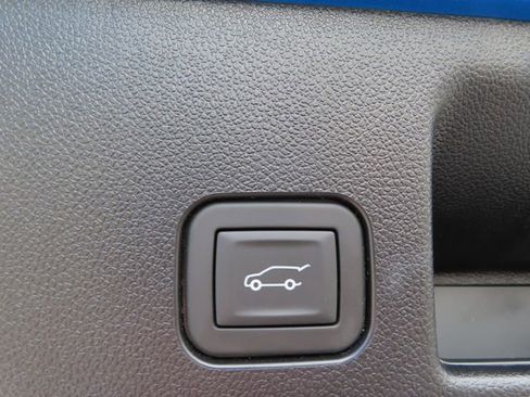 Used 2025 Chevrolet Equinox EV LT w/ Convenience Package II FWD image 40