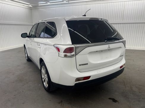 Used 2014 Mitsubishi Outlander SE image 7