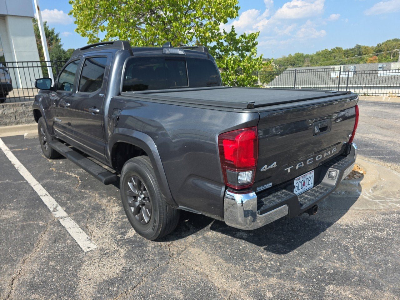 Used 2021 Toyota Tacoma SR5 AWD/4WD image 4