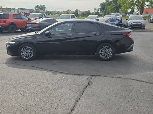 Used 2024 Hyundai Elantra SEL FWD image 4
