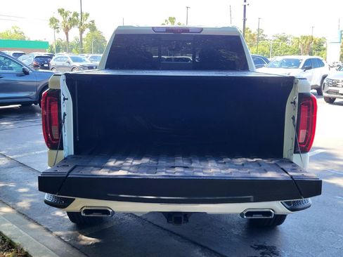Used 2025 GMC Sierra 1500 AT4 w/ Technology Package AWD/4WD image 4