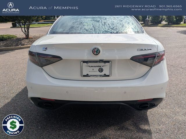 Used 2025 Alfa Romeo Giulia AWD image 5