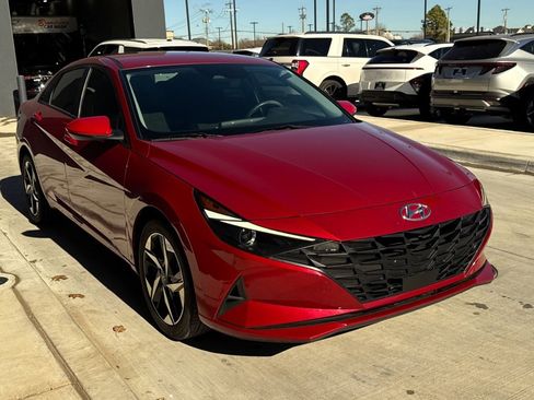Used 2023 Hyundai Elantra SEL w/ Convenience Package image 3