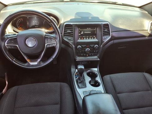 Used 2019 Jeep Grand Cherokee Laredo image 7