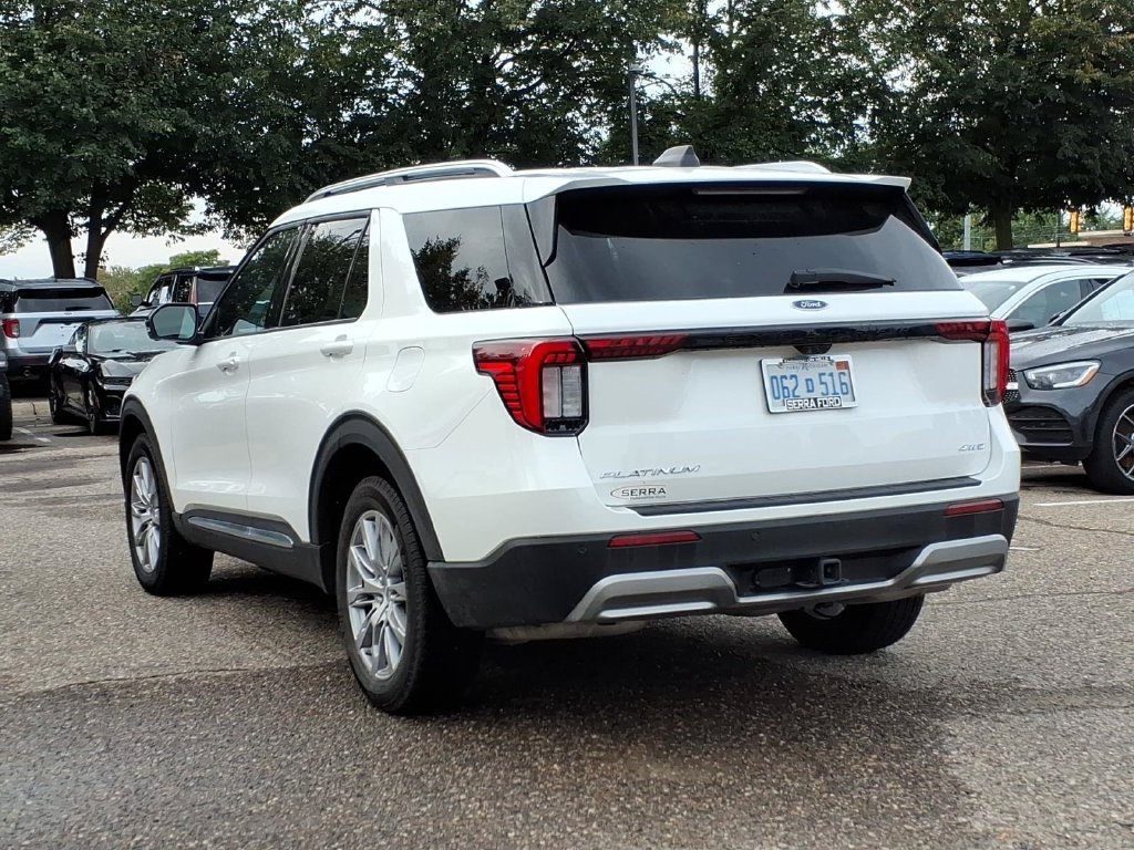 Used 2025 Ford Explorer Platinum AWD/4WD image 3