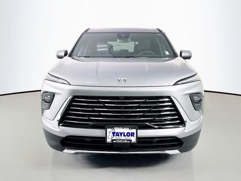 Used 2025 Buick Enclave Preferred image 2